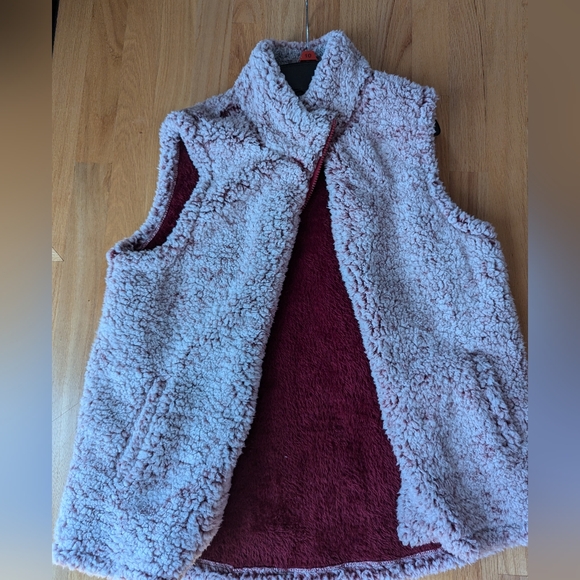 Like new fuzzy vest - Picture 1 of 2
